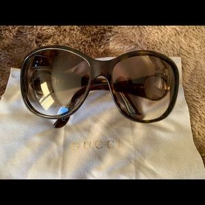 Gucci Brown vintage large sunglasses with gold Details